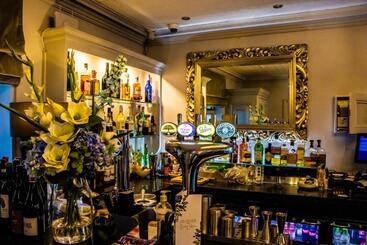 هتل The Lord Bute