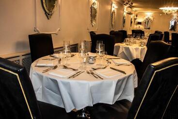 هتل The Lord Bute