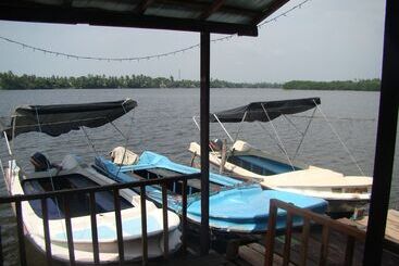 هتل Mahi Villa