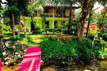 هتل Mahi Villa