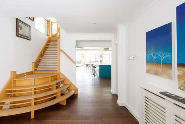 هتل The Kite House