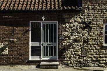 هتل The Old Granary Holiday Cottage