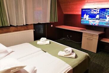 هتل Traveland Butique Resort Poiana Brasov