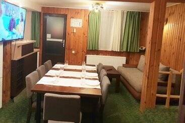 هتل Traveland Butique Resort Poiana Brasov