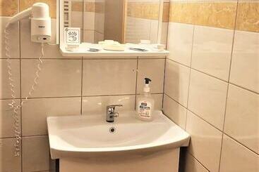 هتل Traveland Butique Resort Poiana Brasov