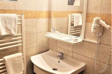 هتل Traveland Butique Resort Poiana Brasov