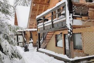 هتل Traveland Butique Resort Poiana Brasov
