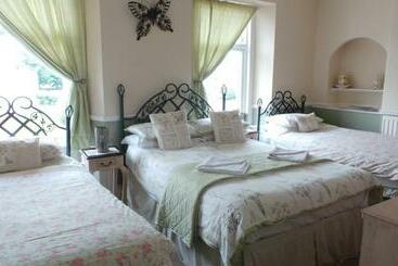 هتل Tynedale Guest House