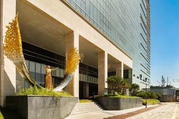 هتل Golden Tulip Incheon Airport