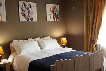 هتل 86 On Langenhoven B&b