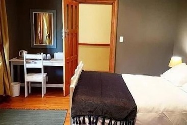 هتل 86 On Langenhoven B&b