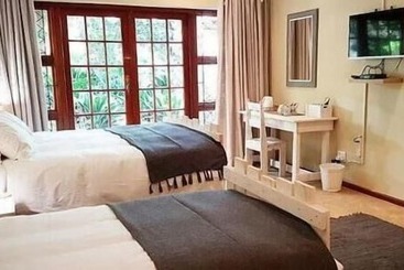 هتل 86 On Langenhoven B&b