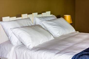 هتل 86 On Langenhoven B&b