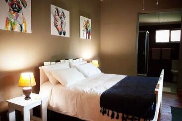 هتل 86 On Langenhoven B&b