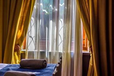 هتل 86 On Langenhoven B&b