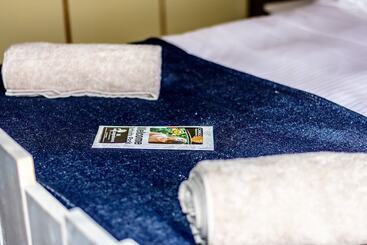 هتل 86 On Langenhoven B&b