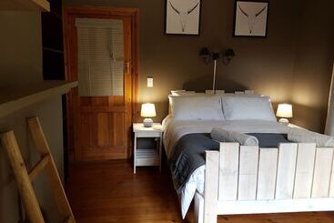 هتل 86 On Langenhoven B&b