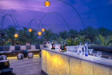 هتل Azaya Beach Resort