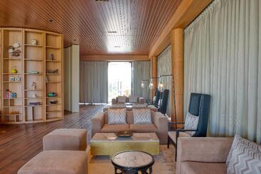 هتل Azaya Beach Resort