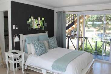 هتل Blue S Guest House
