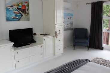 هتل Blue S Guest House