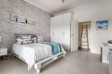هتل Blue S Guest House