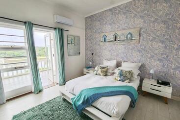 هتل Blue S Guest House