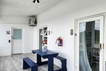 هتل Blue S Guest House