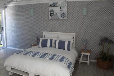 هتل Blue S Guest House