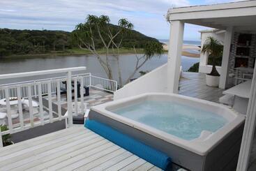 هتل Blue S Guest House