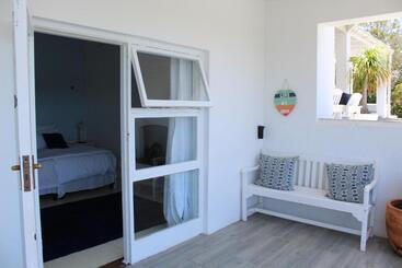 هتل Blue S Guest House