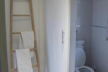 هتل Blue S Guest House