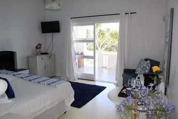هتل Blue S Guest House