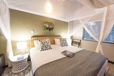 هتل Bushbaby River Lodge