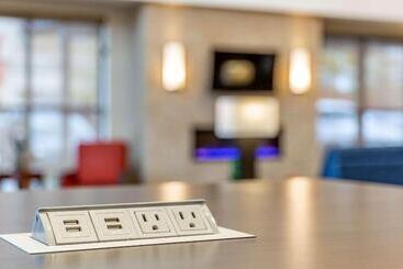 هتل Comfort Inn & Suites Boise Airport