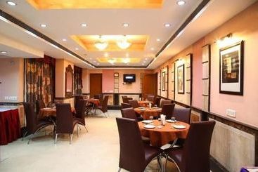 فندق Fab Conclave Executive