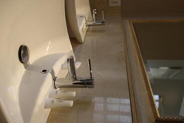 هتل Cu Guest House