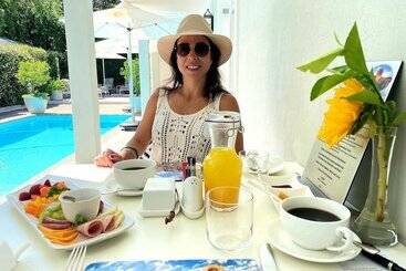 هتل Fleur Du Soleil Luxury Guesthouse
