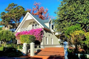 هتل Fleur Du Soleil Luxury Guesthouse