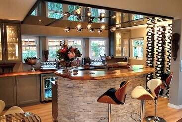 هتل Fleur Du Soleil Luxury Guesthouse