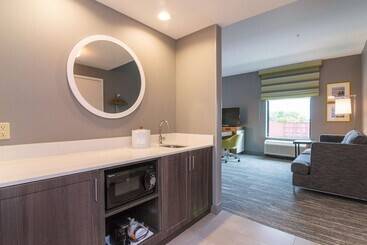 هتل Hampton Inn & Suites Allen Park