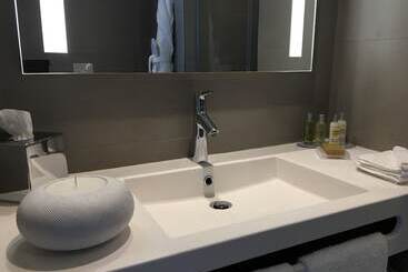هتل Hilton Garden Inn Bordeaux Centre