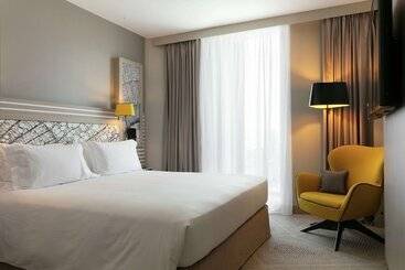 هتل Hilton Garden Inn Bordeaux Centre
