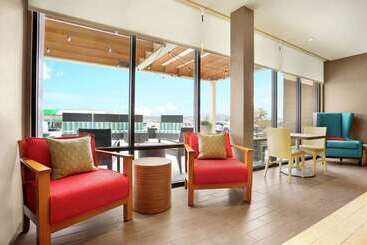 هتل Home2 Suites By Hilton Elko