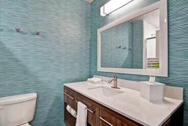 هتل Home2 Suites By Hilton Mckinney