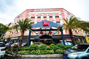 هتل Ibis Chengdu Meizhou Center
