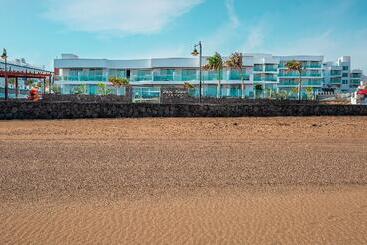 هتل Lava Beach