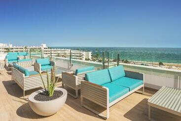 هتل Lava Beach