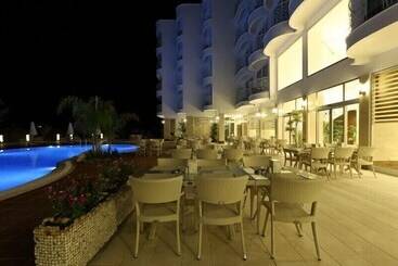 هتل Marpessa Blue Beach Resort & Spa