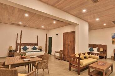 هتل Regenta Arie Lagoon Negombo
